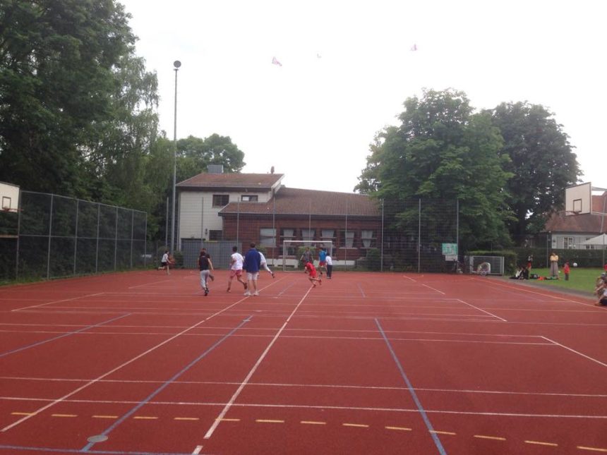 Sonntägliches Fußballspielen Sonntägliches Fußballspielen
